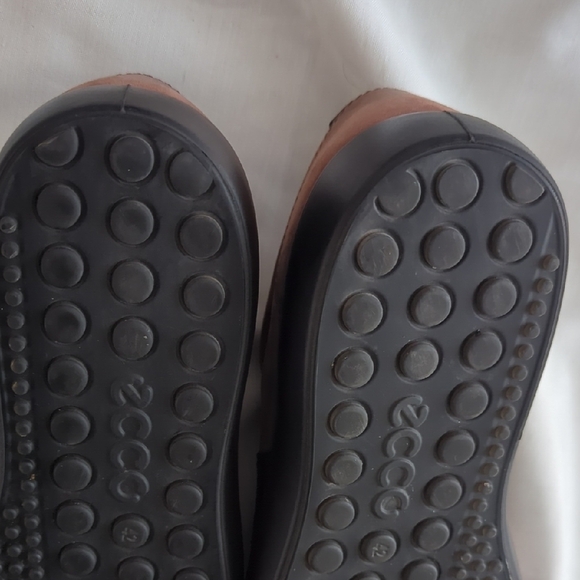 Ecco Black and Brown Sneakers with Casual Lace-Up Design - Picture 7 of 12